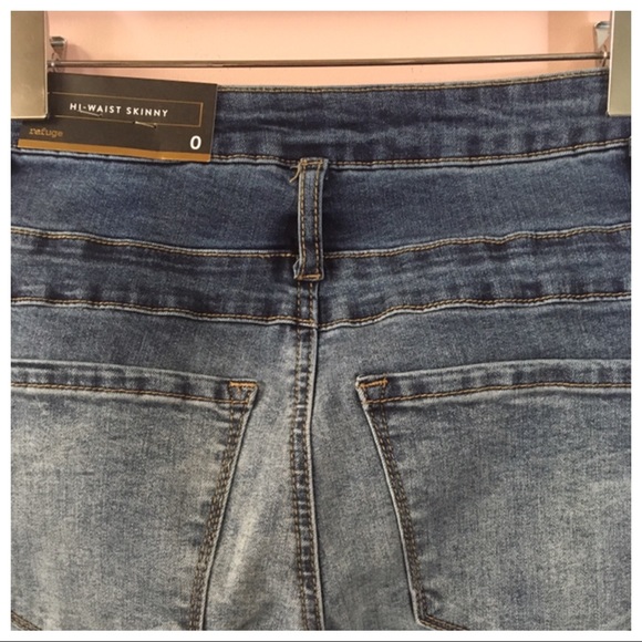 Refuge High Waisted 3-Button Skinny Jeans - Picture 5 of 7